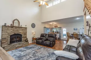 105 W 6th St, Lindsay, TX 76250 - Photo 4