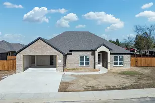 502 Limestone Cir, Mabank, TX 75147 - Photo 1
