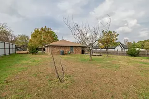 401 Berryhill Dr, Springtown, TX 76082 - Photo 22