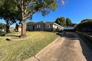 1108 Berkshire Ct, Trophy Club, TX 76262 - Photo 2