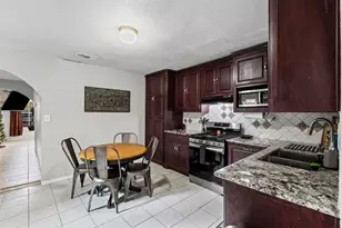 2002 NE Main St, Ennis, TX 75119 - Photo 6