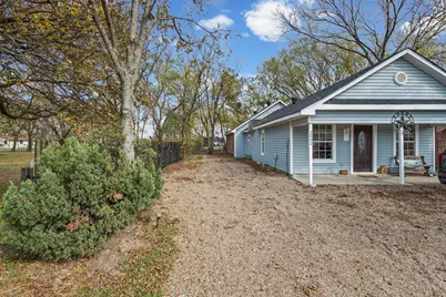 2002 NE Main Street, Ennis, TX 75119 - Photo 2