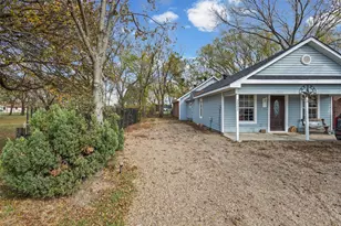 2002 NE Main St, Ennis, TX 75119 - Photo 2