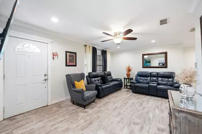 1202 W Strong Parkway, Grand Prairie, TX 75050 - Photo 14