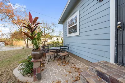 1202 W Strong Parkway, Grand Prairie, TX 75050 - Photo 18