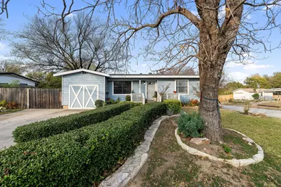 1202 W Strong Parkway, Grand Prairie, TX 75050 - Photo 4