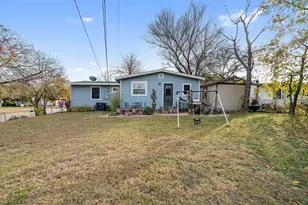 1202 W Strong Pkwy, Grand Prairie, TX 75050 - Photo 20