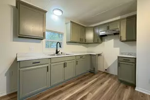 305 W Bryant St, Elm Mott, TX 76640 - Photo 4