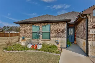 513 Pathfinder St, Collinsville, TX 76233 - Photo 2