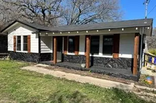 356 Shoreline Dr, Azle, TX 76020 - Photo 2