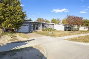 1202 Huddleston Dr, Grand Prairie, TX 75050 - Photo 4