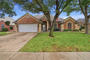568 Willowview Dr, Saginaw, TX 76179 - Photo 1