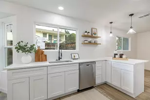 725 Middle Glen Dr, Garland, TX 75043 - Photo 4