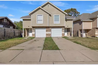 1205 E Powell Avenue, Fort Worth, TX 76104 - Photo 1
