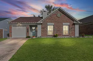 4017 Huckleberry Dr, Fort Worth, TX 76137 - Photo 2