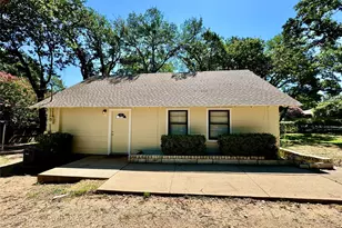 1706 Saddle Rd, Granbury, TX 76049 - Photo 2