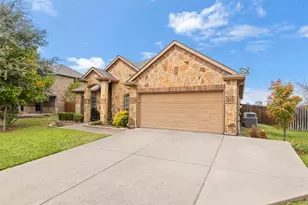 107 Holly St, Waxahachie, TX 75165 - Photo 2