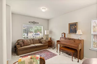 107 Holly Street, Waxahachie, TX 75165 - Photo 8