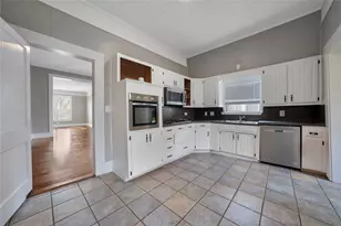 1015 W Walker St, Denison, TX 75020 - Photo 8