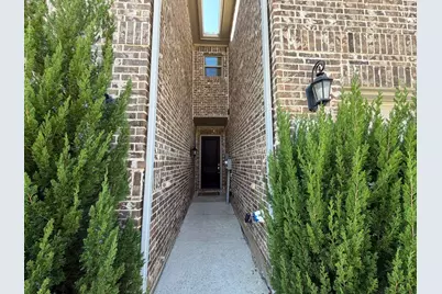 624 Hutchinson Lane, Lewisville, TX 75077 - Photo 4