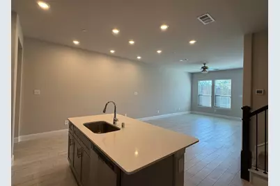 624 Hutchinson Lane, Lewisville, TX 75077 - Photo 2