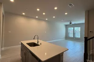 624 Hutchinson Ln, Lewisville, TX 75077 - Photo 2