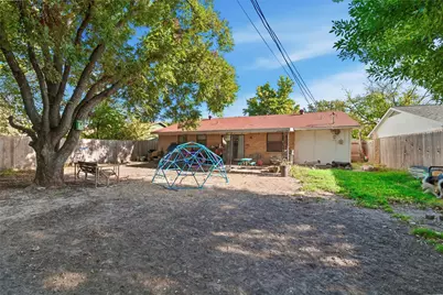 562 W Ferndale Lane, Grand Prairie, TX 75052 - Photo 16