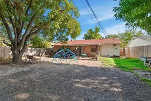 562 W Ferndale Ln, Grand Prairie, TX 75052 - Photo 16