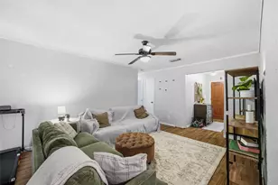 562 W Ferndale Ln, Grand Prairie, TX 75052 - Photo 8