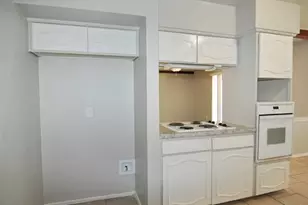 3921 Olympia St, Irving, TX 75062 - Photo 6