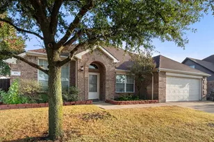 511 Rocky Creek Dr, Mansfield, TX 76063 - Photo 2
