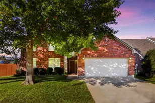 2321 Bear Run Rd, Arlington, TX 76001 - Photo 2