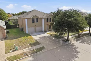 932 Robbins Way, Saginaw, TX 76179 - Photo 2