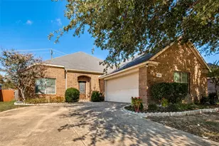 1615 Ridgemar Dr, Grand Prairie, TX 75051 - Photo 1