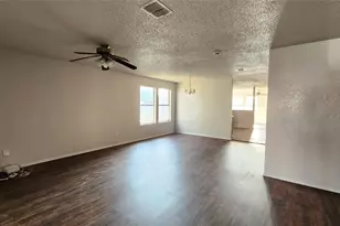 2931 Marco Dr, Grand Prairie, TX 75052 - Photo 8