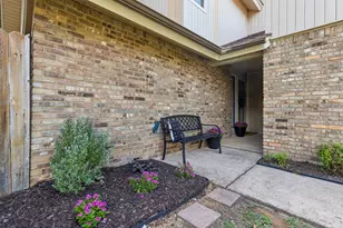 105 Yorkshire Ct, Euless, TX 76040 - Photo 6