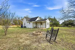 507 E Maple St, Whitewright, TX 75491 - Photo 2