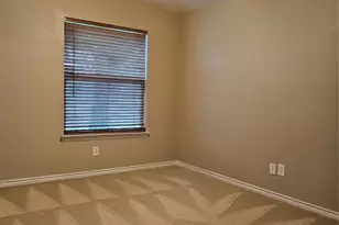 605 Snowy Orchid Ln, DeSoto, TX 75115 - Photo 2