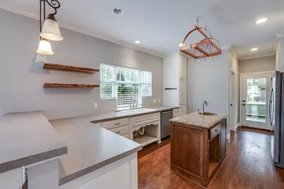 104 Bellevue Drive, Cleburne, TX 76033 - Photo 4