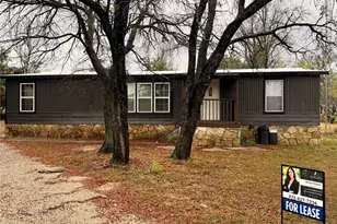 923 Guadalupe River Dr, Granbury, TX 76048 - Photo 2