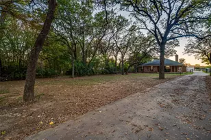 131 Cunningham Rd, Denton, TX 76208 - Photo 2