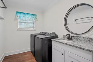 208 Ferguson Dr, Woodway, TX 76712 - Photo 12