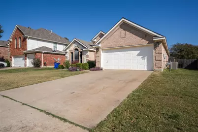 704 Dickerson Lane, Mansfield, TX 76063 - Photo 6