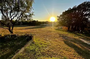 107 Rock Salt Ct, Springtown, TX 76082 - Photo 16