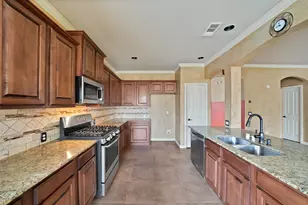 2852 England Pkwy, Grand Prairie, TX 75054 - Photo 6