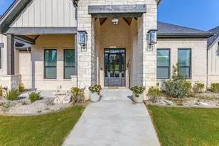 129 Lariat Ct, Azle, TX 76020 - Photo 2