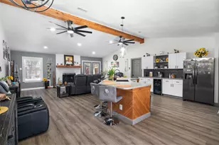 203 Lemon Dr, Arlington, TX 76018 - Photo 2