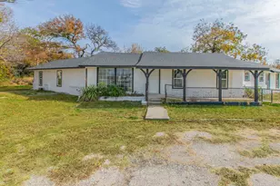 904 13th St, Bridgeport, TX 76426 - Photo 1