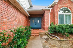 4506 Dorchester Ct, Grapevine, TX 76051 - Photo 4