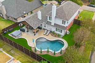 4506 Dorchester Ct, Grapevine, TX 76051 - Photo 2